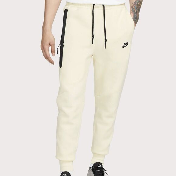 Nike Sportswear Tech Fleece Men’s Size XL Coconut Milk Black Jogger Pants - Picture 1 of 8